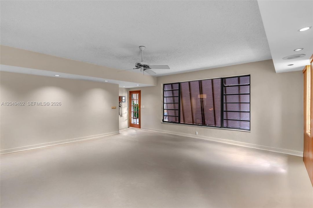 En Venta: $1,100,000 (4 camas, 2 baños, 2082 Pies cuadrados)