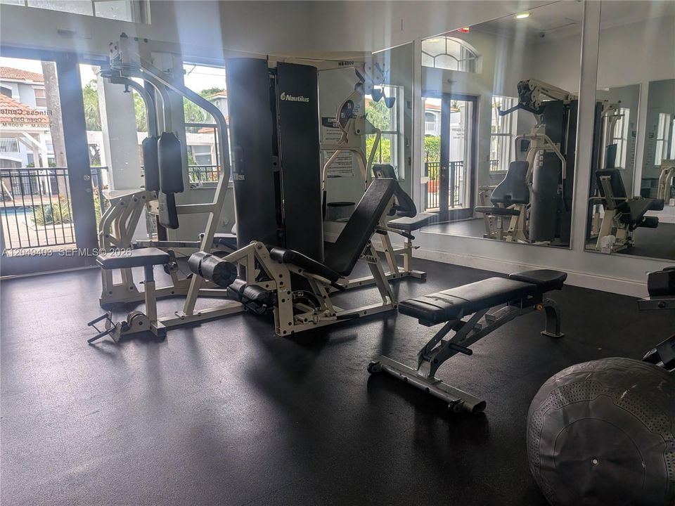 For Rent: $2,300 (2 beds, 2 baths, 1091 Square Feet)
