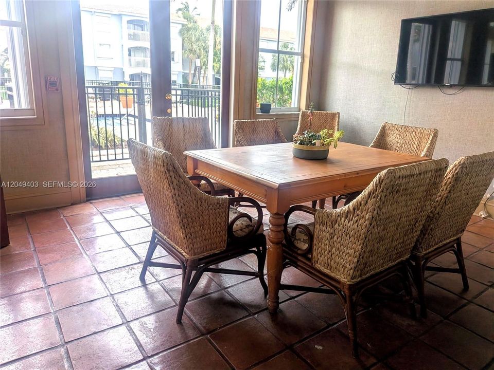For Rent: $2,300 (2 beds, 2 baths, 1091 Square Feet)