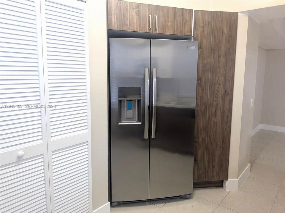 For Rent: $2,300 (2 beds, 2 baths, 1091 Square Feet)