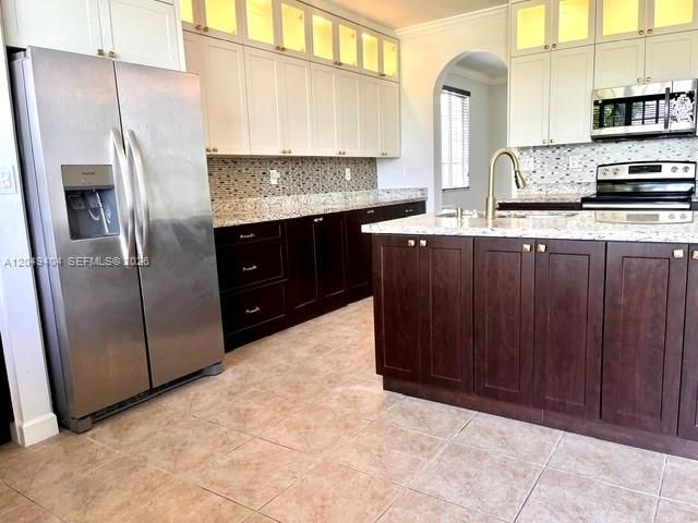 For Sale: $559,800 (5 beds, 3 baths, 3101 Square Feet)