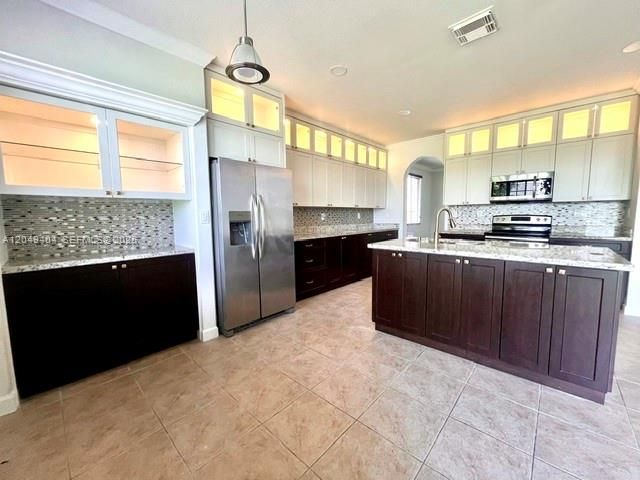 For Sale: $559,800 (5 beds, 3 baths, 3101 Square Feet)