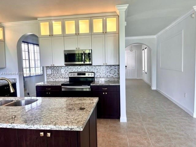 For Sale: $559,800 (5 beds, 3 baths, 3101 Square Feet)