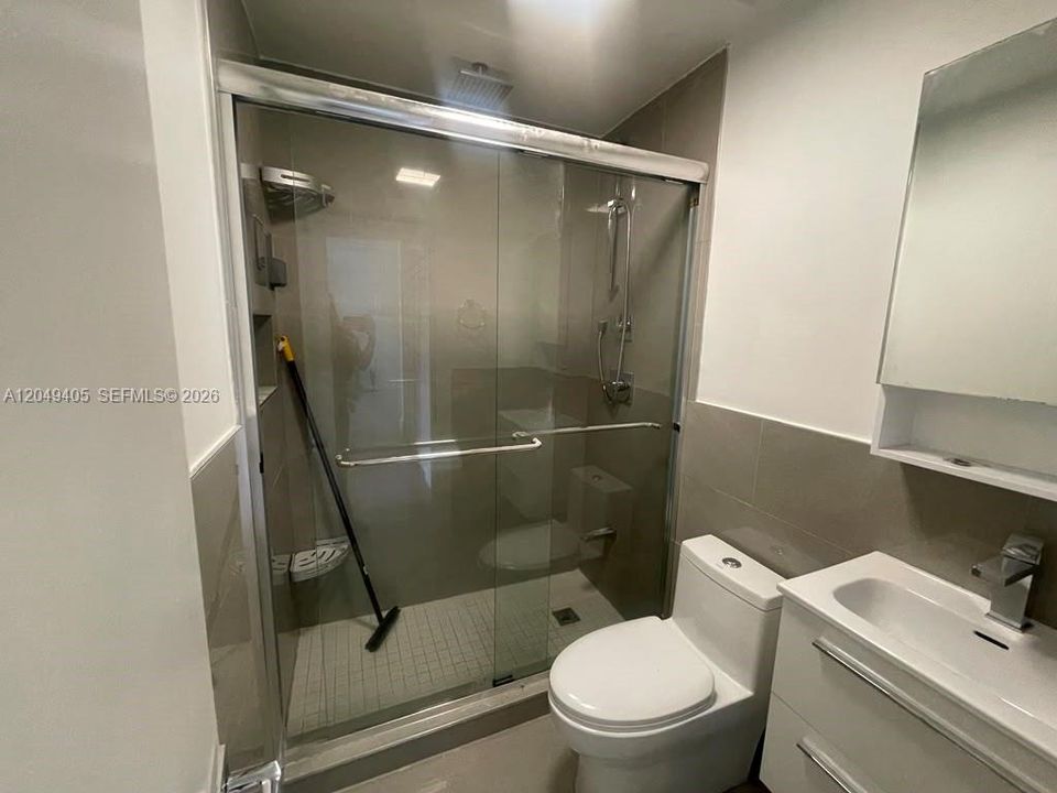For Rent: $2,900 (2 beds, 1 baths, 1038 Square Feet)