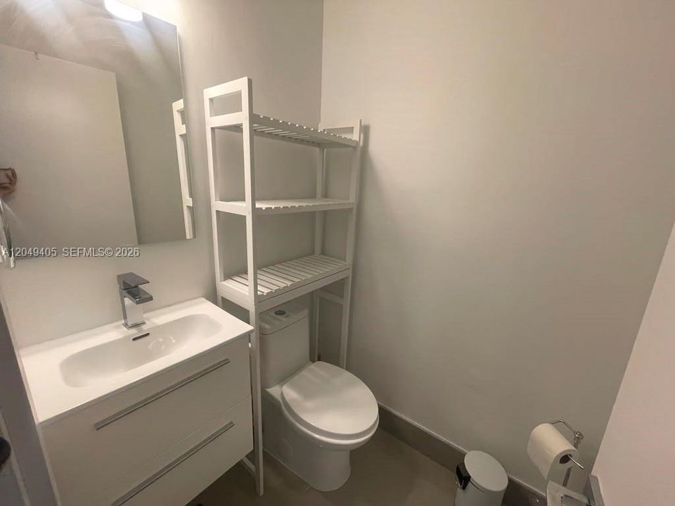 1/2 Bathroom