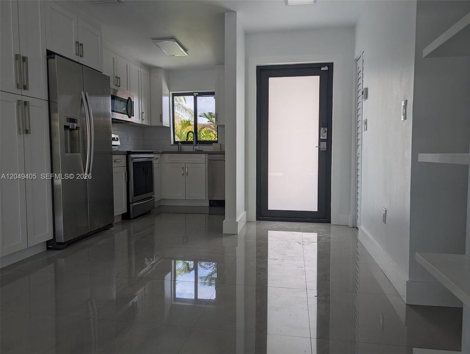 For Rent: $2,900 (2 beds, 1 baths, 1038 Square Feet)