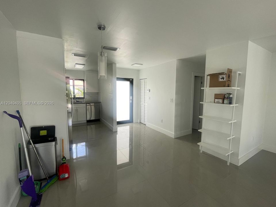 For Rent: $2,900 (2 beds, 1 baths, 1038 Square Feet)