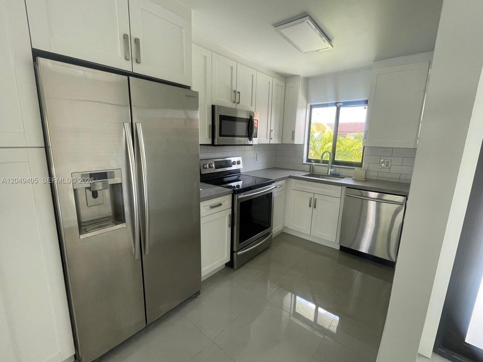 For Rent: $2,900 (2 beds, 1 baths, 1038 Square Feet)