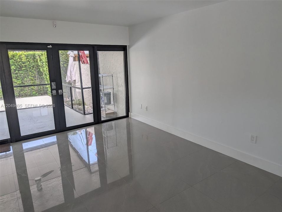 For Rent: $2,900 (2 beds, 1 baths, 1038 Square Feet)
