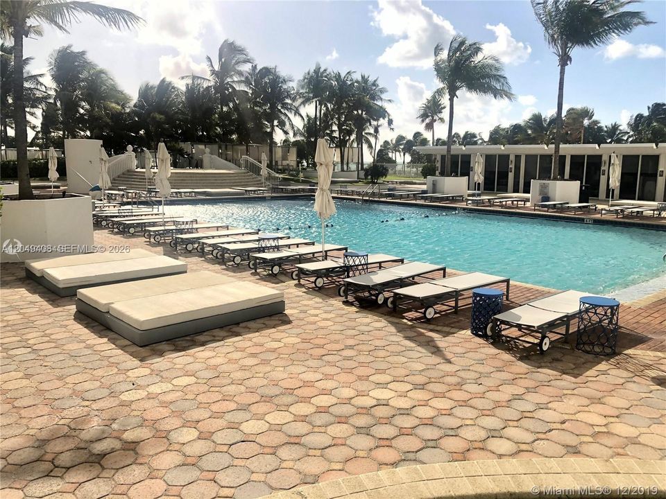 For Rent: $4,100 (2 beds, 2 baths, 1056 Square Feet)