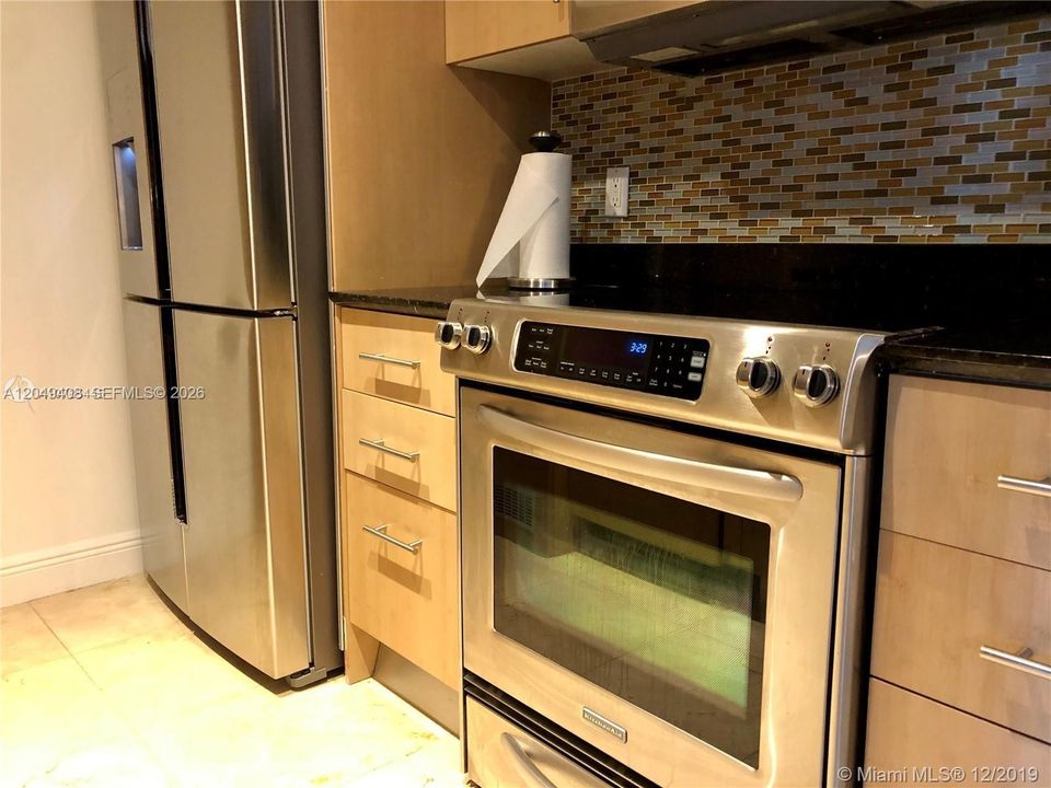 For Rent: $4,100 (2 beds, 2 baths, 1056 Square Feet)