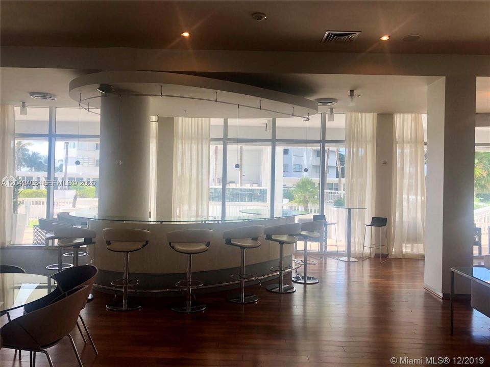For Rent: $4,100 (2 beds, 2 baths, 1056 Square Feet)