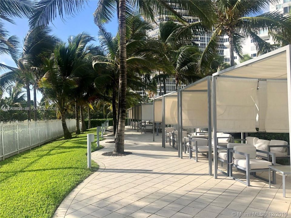 For Rent: $4,100 (2 beds, 2 baths, 1056 Square Feet)