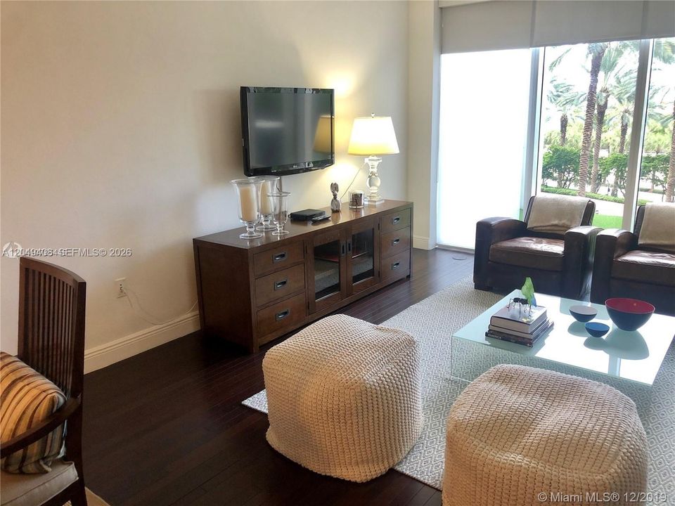 For Rent: $4,100 (2 beds, 2 baths, 1056 Square Feet)