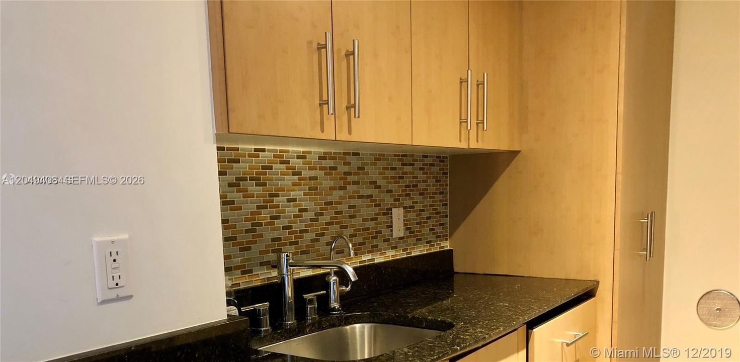 For Rent: $4,100 (2 beds, 2 baths, 1056 Square Feet)