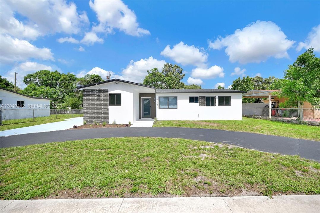 For Sale: $595,000 (4 beds, 2 baths, 1270 Square Feet)