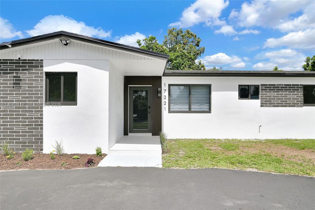 For Sale: $595,000 (4 beds, 2 baths, 1270 Square Feet)