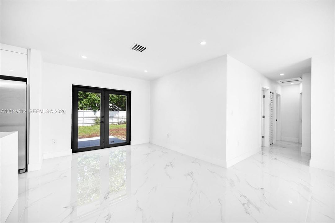For Sale: $595,000 (4 beds, 2 baths, 1270 Square Feet)