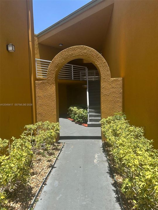 For Rent: $2,300 (2 beds, 2 baths, 1126 Square Feet)