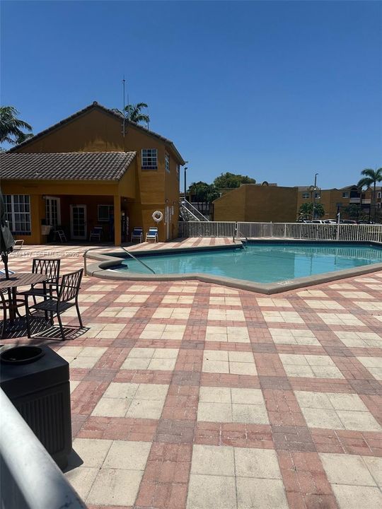 For Rent: $2,300 (2 beds, 2 baths, 1126 Square Feet)