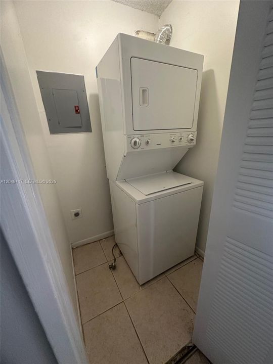 For Rent: $2,300 (2 beds, 2 baths, 1126 Square Feet)