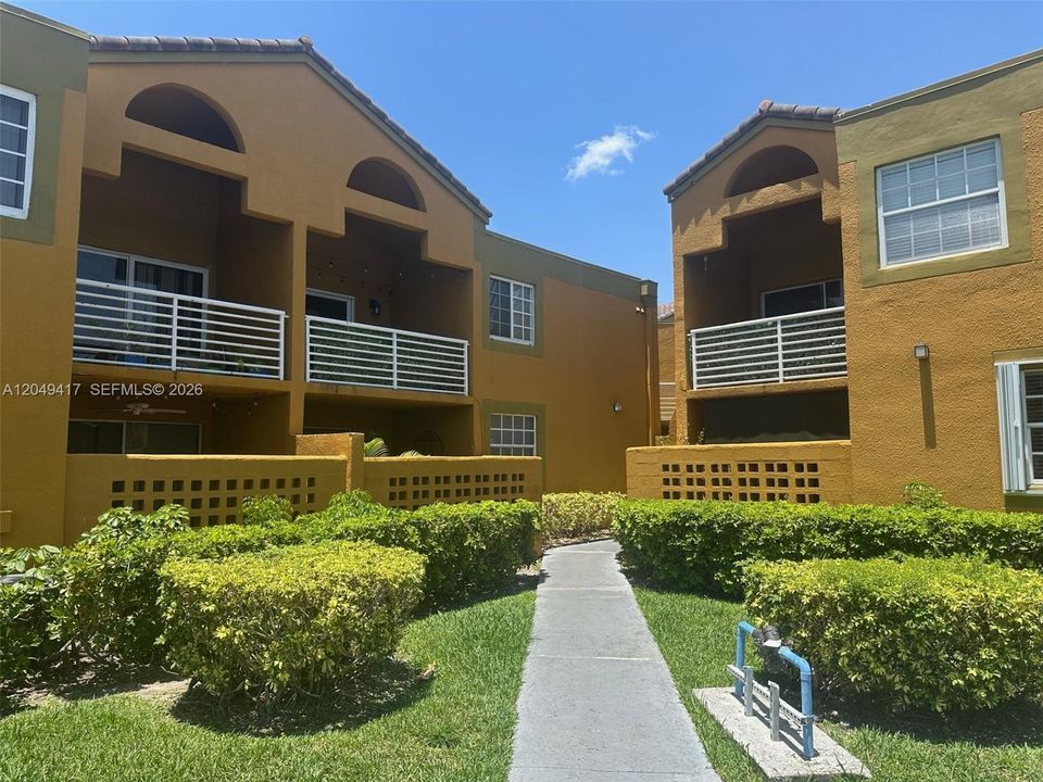For Rent: $2,300 (2 beds, 2 baths, 1126 Square Feet)