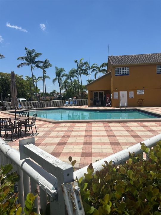 For Rent: $2,300 (2 beds, 2 baths, 1126 Square Feet)