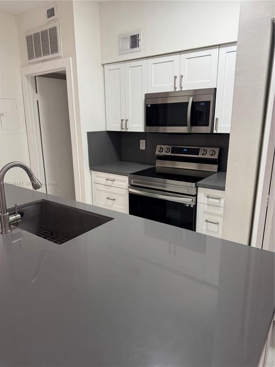 For Rent: $2,450 (2 beds, 2 baths, 1077 Square Feet)