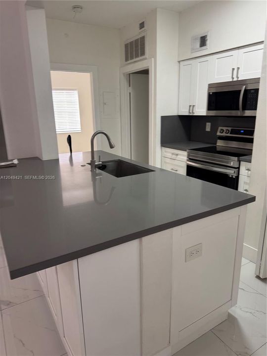 For Rent: $2,450 (2 beds, 2 baths, 1077 Square Feet)