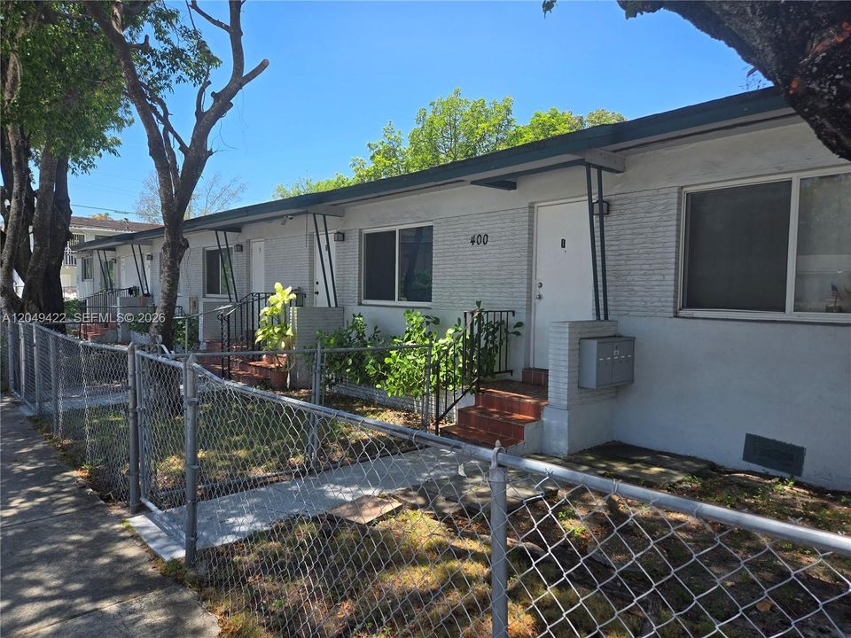 For Rent: $1,100 (0 beds, 1 baths, 2099 Square Feet)