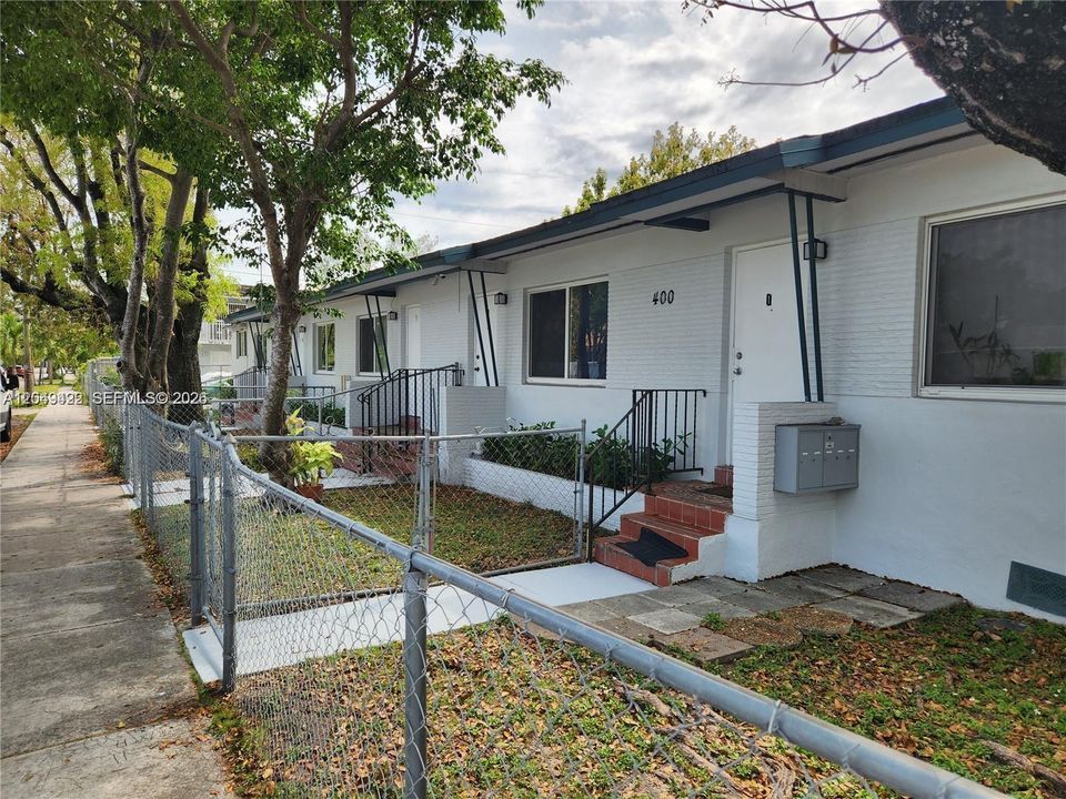 For Rent: $1,100 (0 beds, 1 baths, 2099 Square Feet)