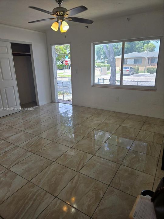 En Renta: $1,100 (0 camas, 1 baños, 350 Pies cuadrados)