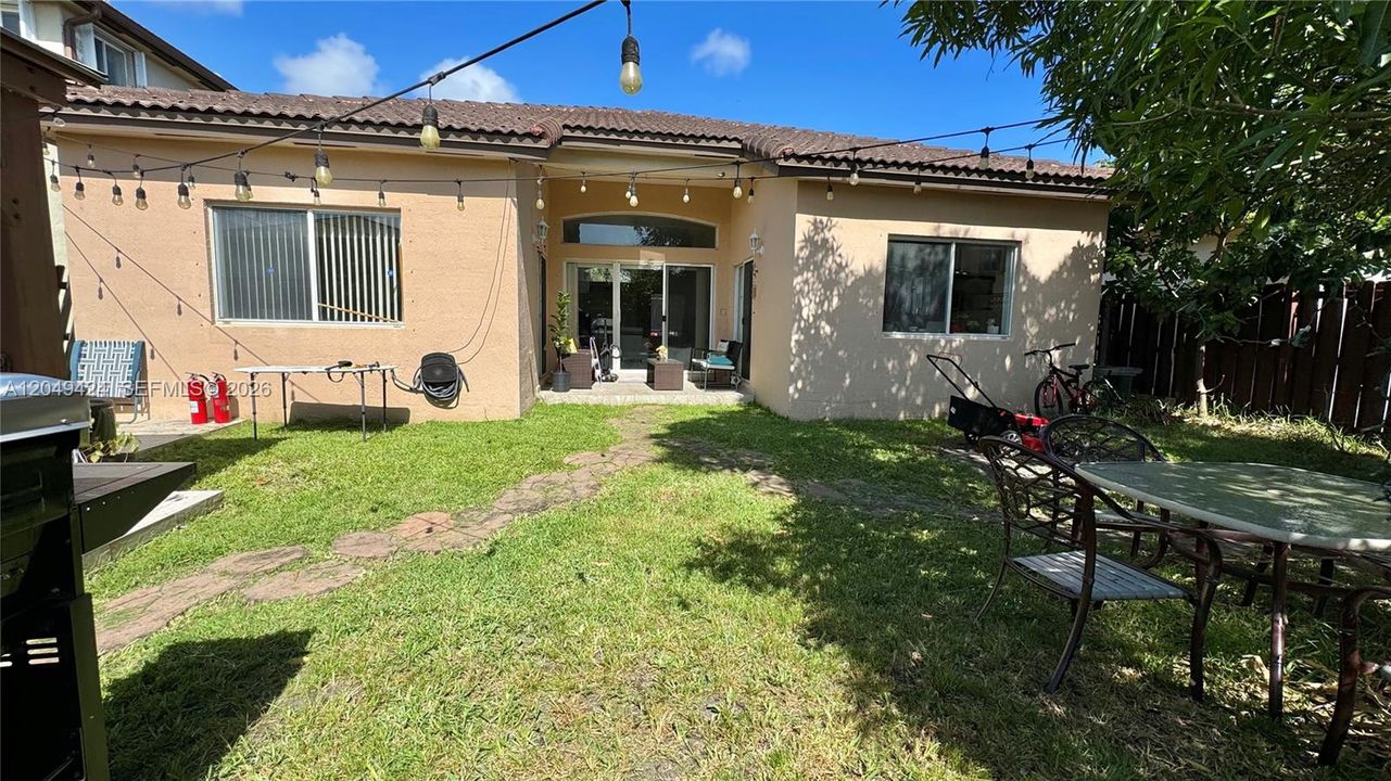 For Sale: $550,000 (3 beds, 2 baths, 1542 Square Feet)