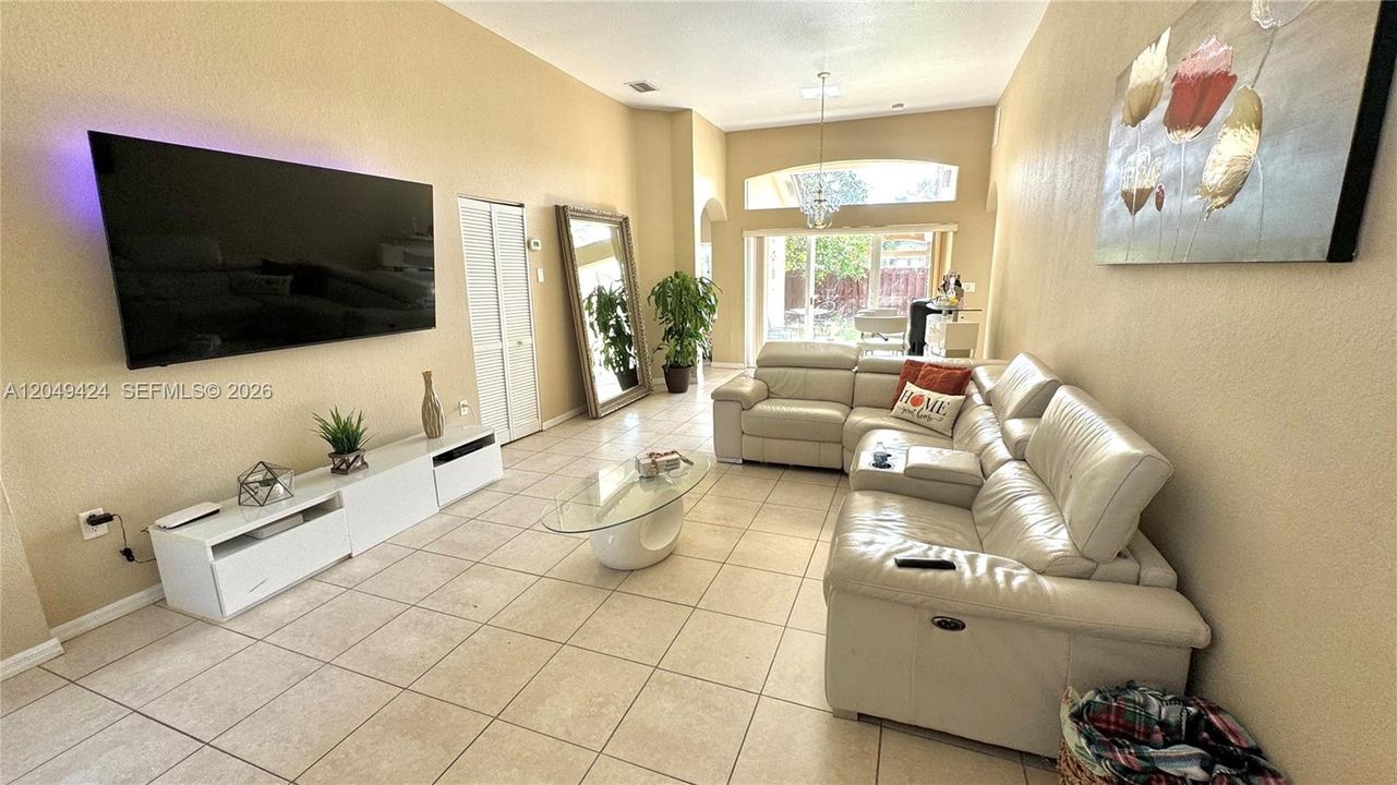 For Sale: $550,000 (3 beds, 2 baths, 1542 Square Feet)