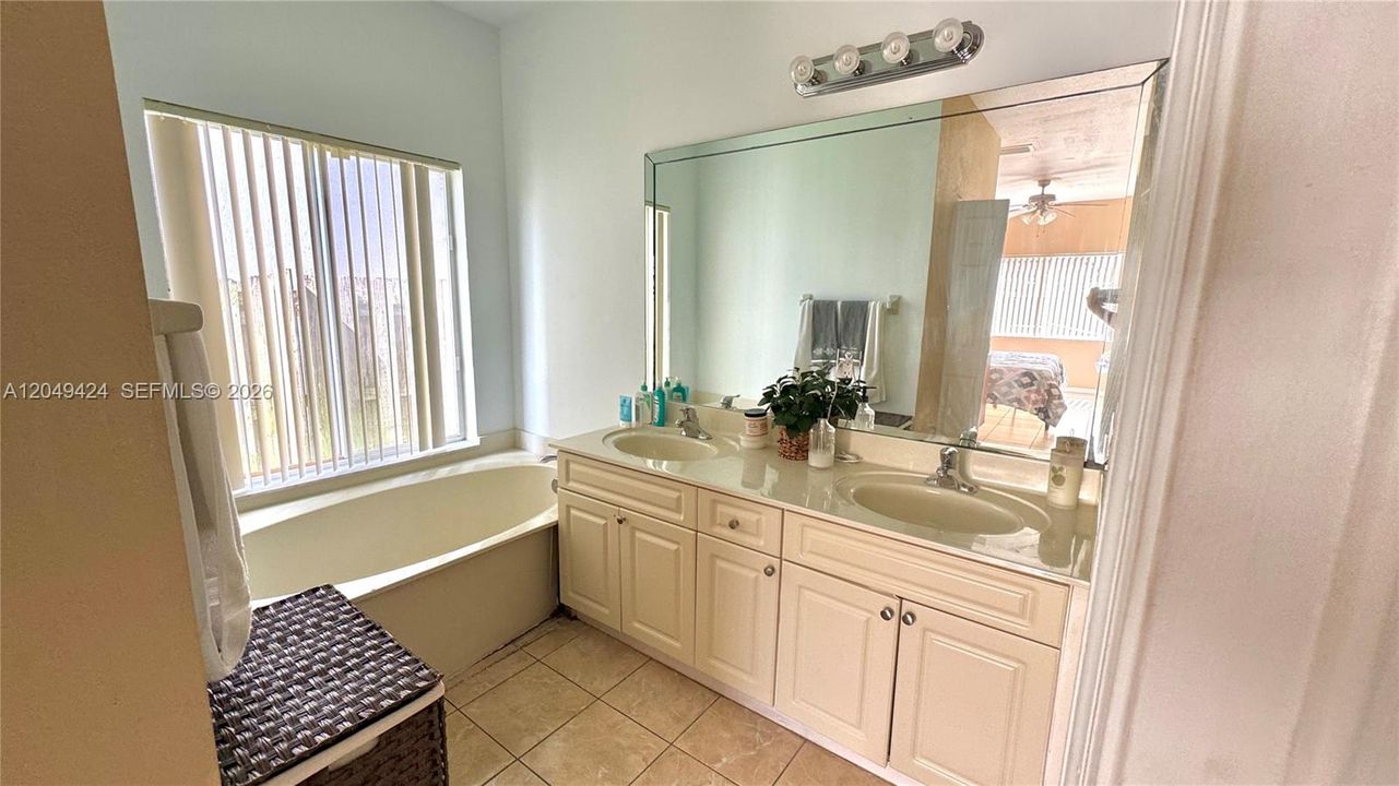 For Sale: $550,000 (3 beds, 2 baths, 1542 Square Feet)