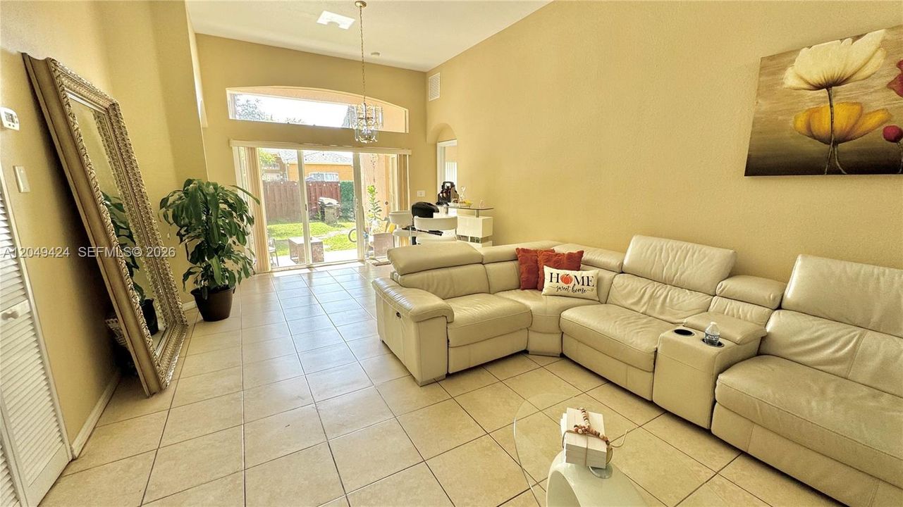 For Sale: $550,000 (3 beds, 2 baths, 1542 Square Feet)