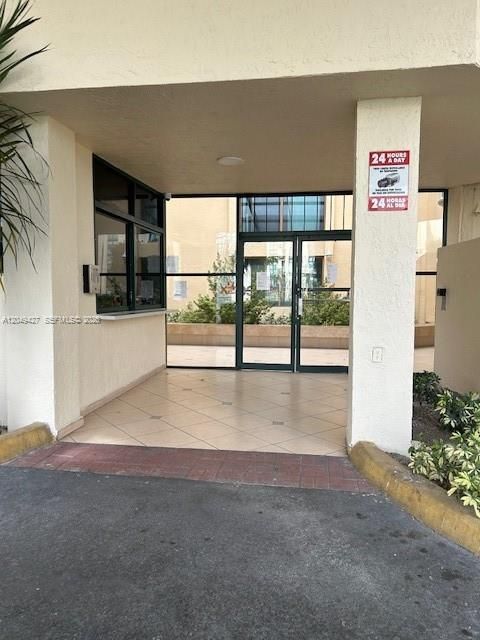 For Rent: $2,300 (2 beds, 2 baths, 850 Square Feet)