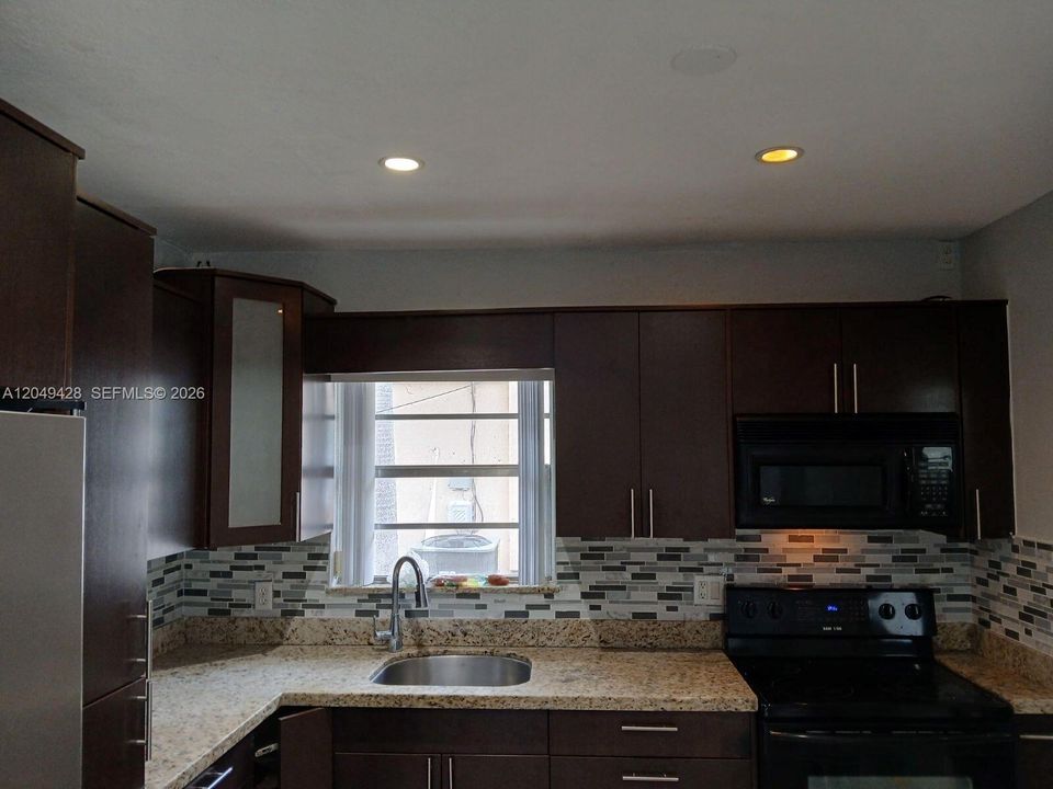 For Sale: $499,500 (3 beds, 2 baths, 1185 Square Feet)