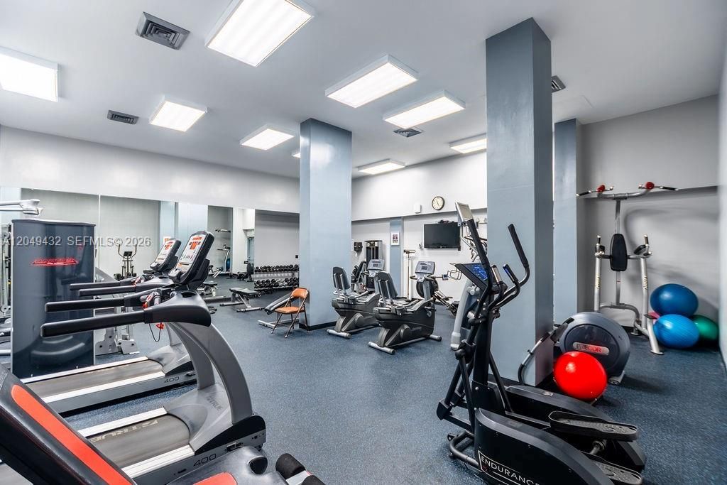 For Sale: $415,000 (2 beds, 2 baths, 1104 Square Feet)