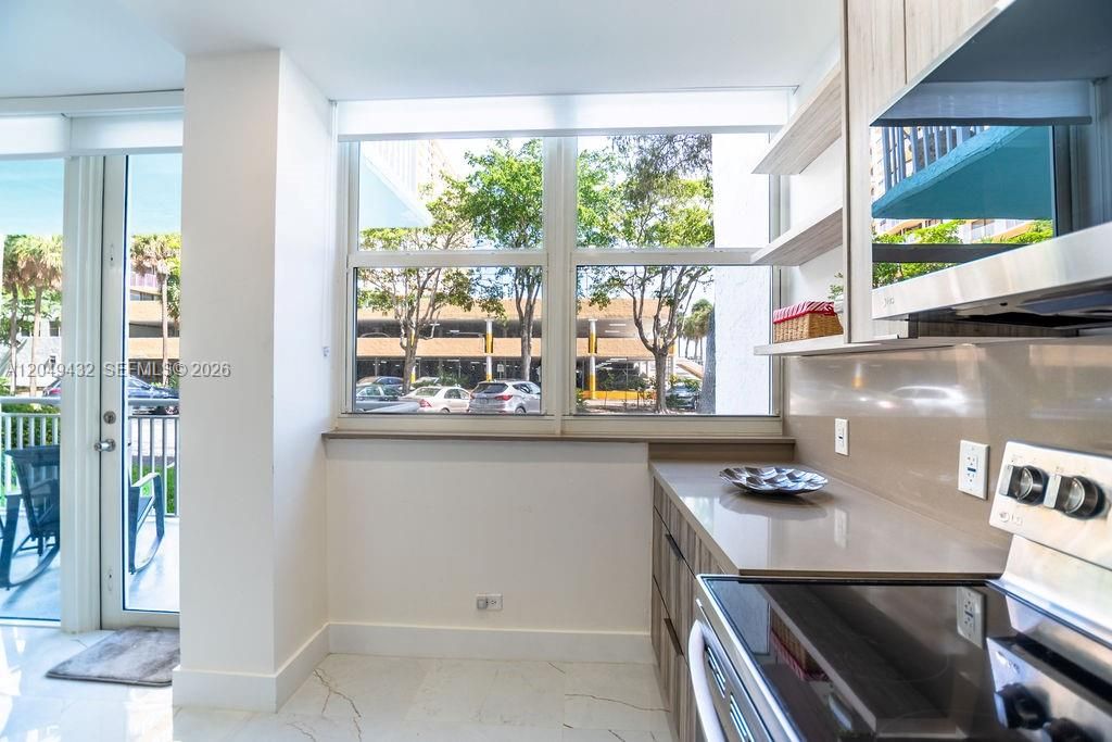 For Sale: $415,000 (2 beds, 2 baths, 1104 Square Feet)