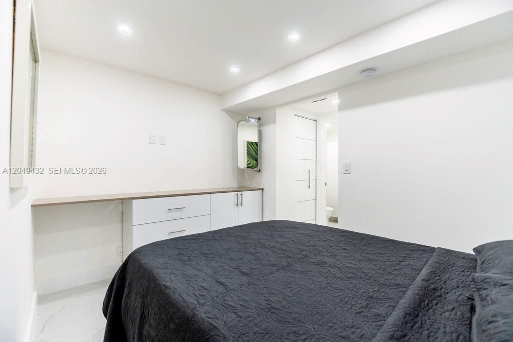 For Sale: $415,000 (2 beds, 2 baths, 1104 Square Feet)
