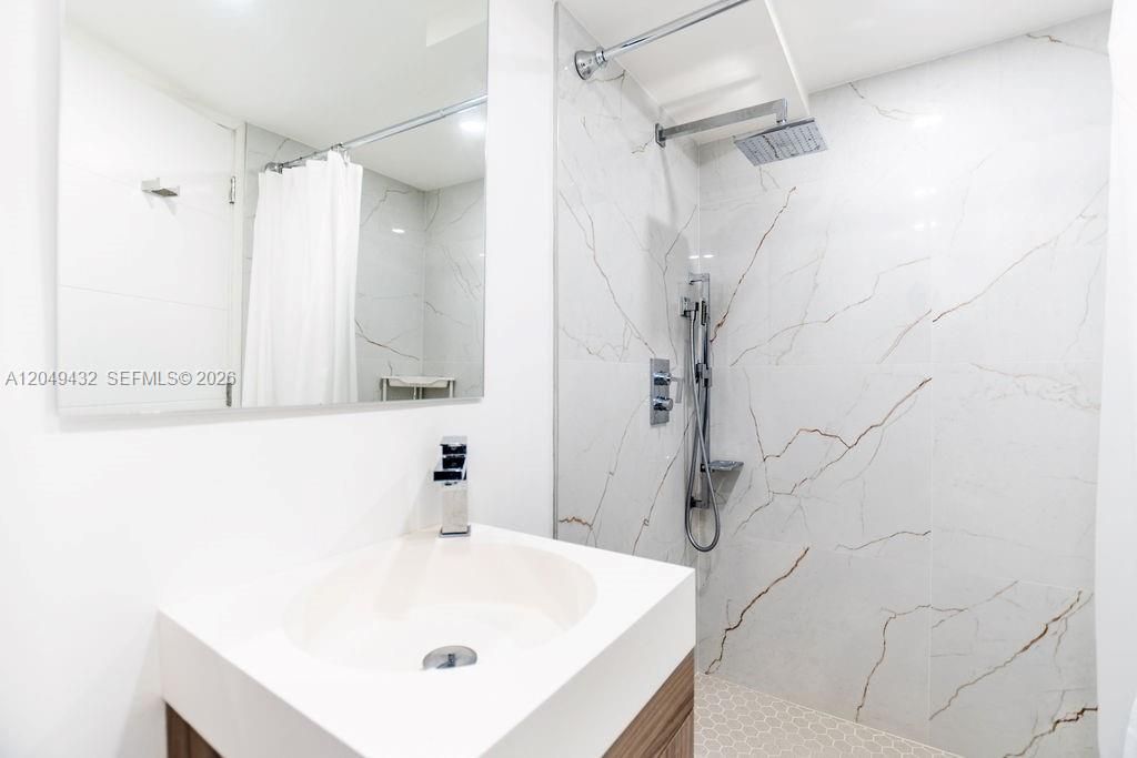 For Sale: $415,000 (2 beds, 2 baths, 1104 Square Feet)
