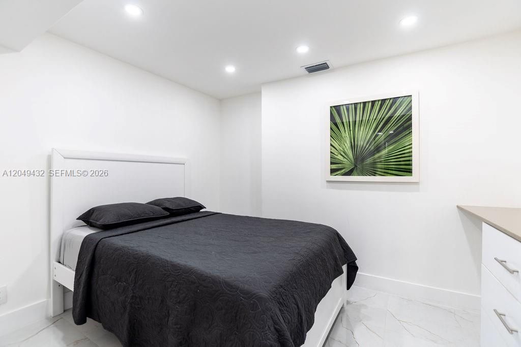 For Sale: $415,000 (2 beds, 2 baths, 1104 Square Feet)