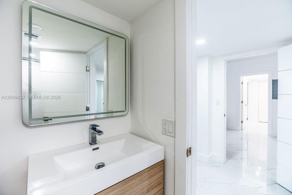 For Sale: $415,000 (2 beds, 2 baths, 1104 Square Feet)