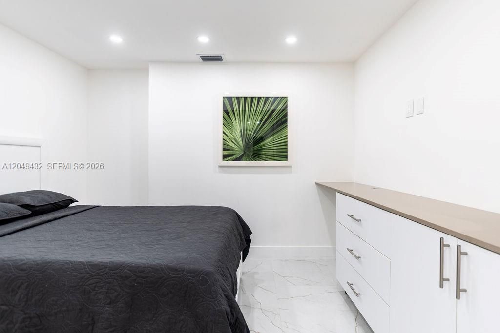 For Sale: $415,000 (2 beds, 2 baths, 1104 Square Feet)