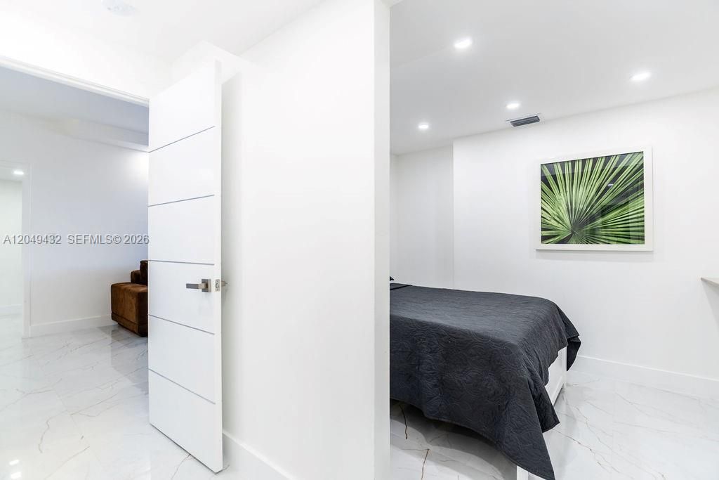 For Sale: $415,000 (2 beds, 2 baths, 1104 Square Feet)