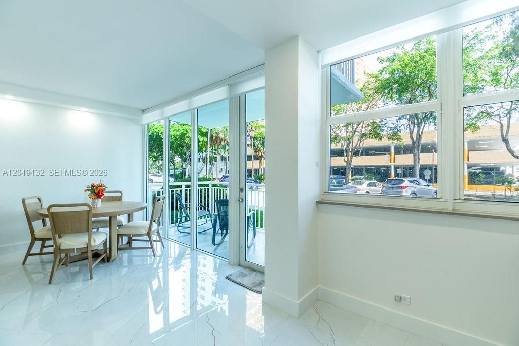 For Sale: $415,000 (2 beds, 2 baths, 1104 Square Feet)