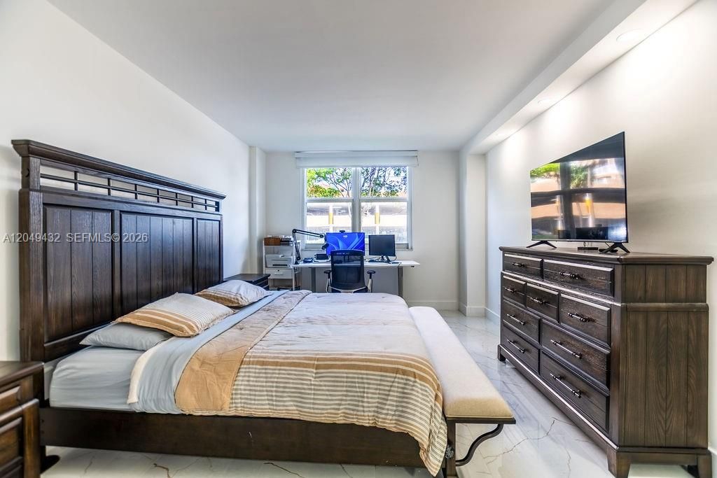For Sale: $415,000 (2 beds, 2 baths, 1104 Square Feet)