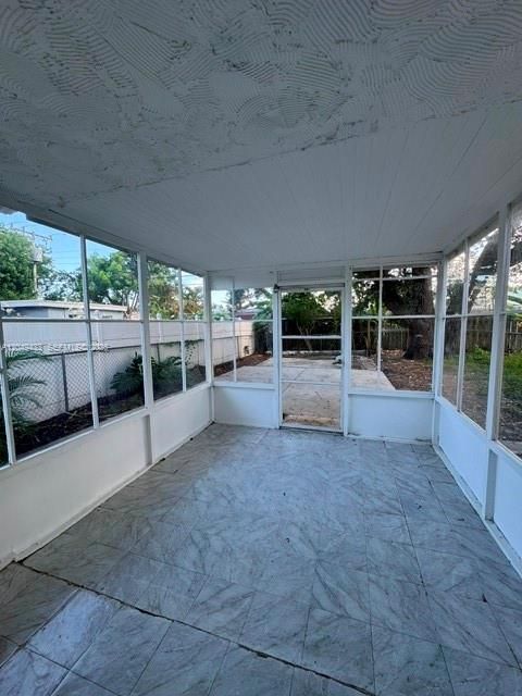 For Sale: $410,000 (3 beds, 1 baths, 840 Square Feet)