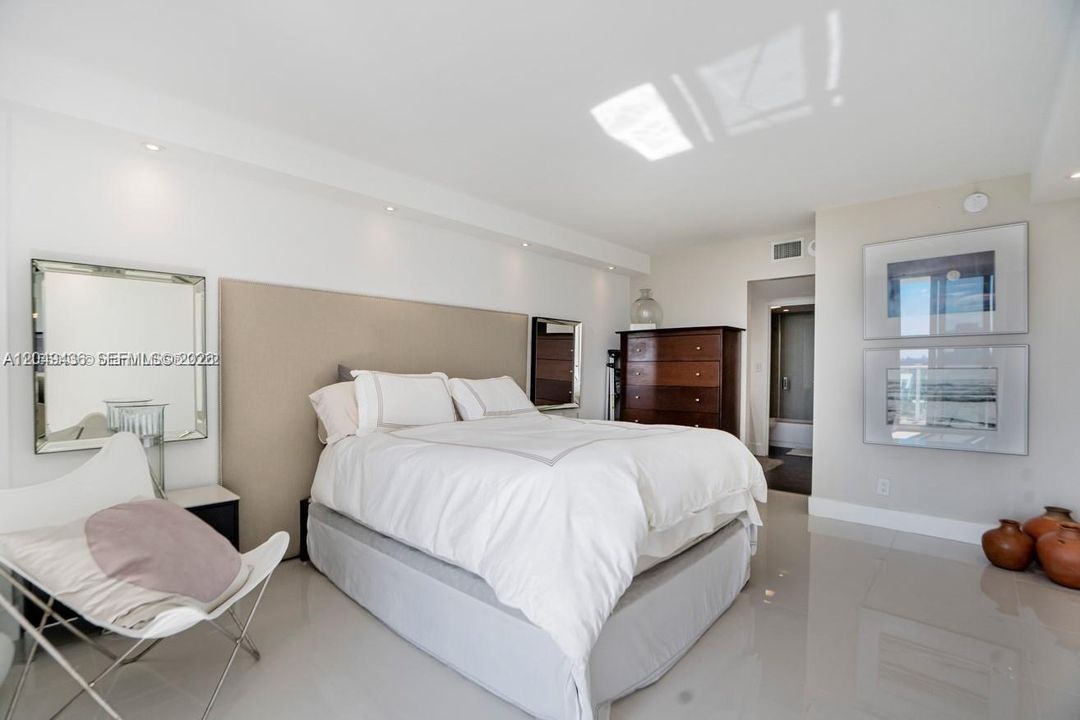 For Rent: $3,800 (2 beds, 2 baths, 1357 Square Feet)